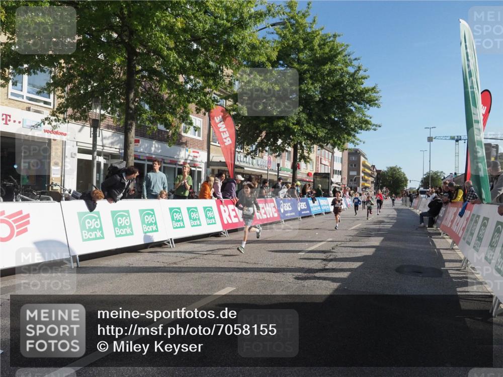 15.09.2024 - PSD Bank Halbmarathon Miley Keyser http://msf.ph/oto/7058155 15.09.2024 10:27:47 Ziel 27, 28, 37, 73, 101, 103, 108, 125, 128, 138, 204, 249, 261, 296 meine-sportfotos.de
