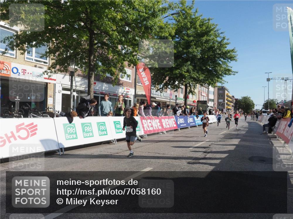 15.09.2024 - PSD Bank Halbmarathon Miley Keyser http://msf.ph/oto/7058160 15.09.2024 10:27:48 Ziel 27, 28, 37, 73, 101, 103, 108, 125, 128, 138, 204, 247, 249, 261, 296 meine-sportfotos.de