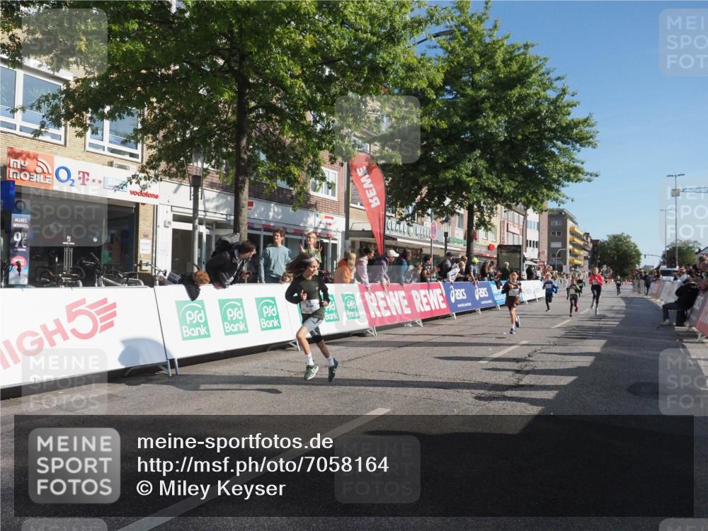 15.09.2024 - PSD Bank Halbmarathon Miley Keyser http://msf.ph/oto/7058164 15.09.2024 10:27:48 Ziel 27, 28, 37, 73, 101, 103, 108, 125, 128, 138, 204, 247, 249, 261, 296 meine-sportfotos.de