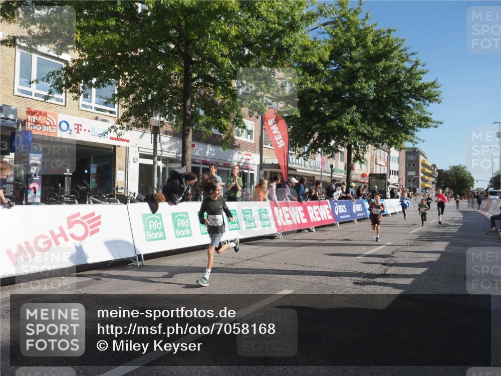 15.09.2024 - PSD Bank Halbmarathon Miley Keyser http://msf.ph/oto/7058168 15.09.2024 10:27:48 Ziel 27, 28, 37, 73, 101, 103, 108, 125, 128, 138, 204, 247, 249, 261, 296 meine-sportfotos.de