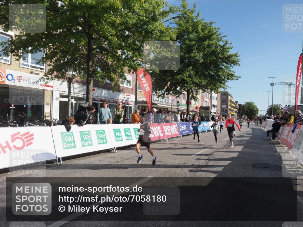 15.09.2024 - PSD Bank Halbmarathon Miley Keyser http://msf.ph/oto/7058180 15.09.2024 10:27:49 Ziel 27, 28, 37, 73, 77, 101, 103, 108, 125, 128, 138, 247, 249, 261, 296 meine-sportfotos.de