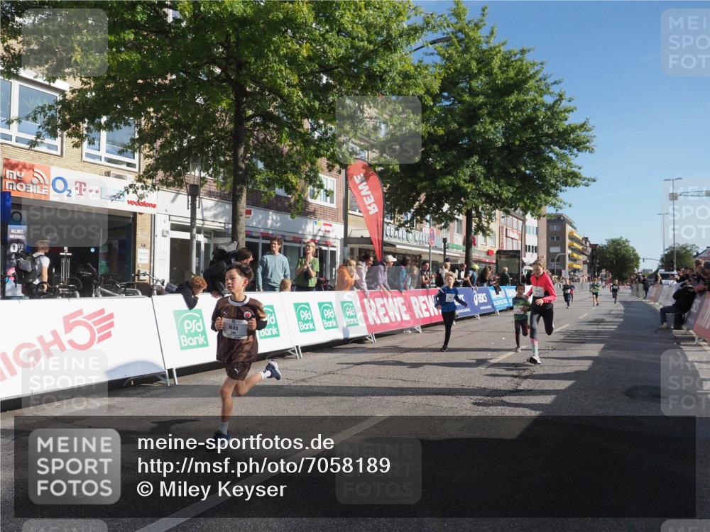 15.09.2024 - PSD Bank Halbmarathon Miley Keyser http://msf.ph/oto/7058189 15.09.2024 10:27:50 Ziel 27, 28, 37, 73, 77, 101, 103, 108, 125, 128, 138, 247, 249, 261, 296 meine-sportfotos.de