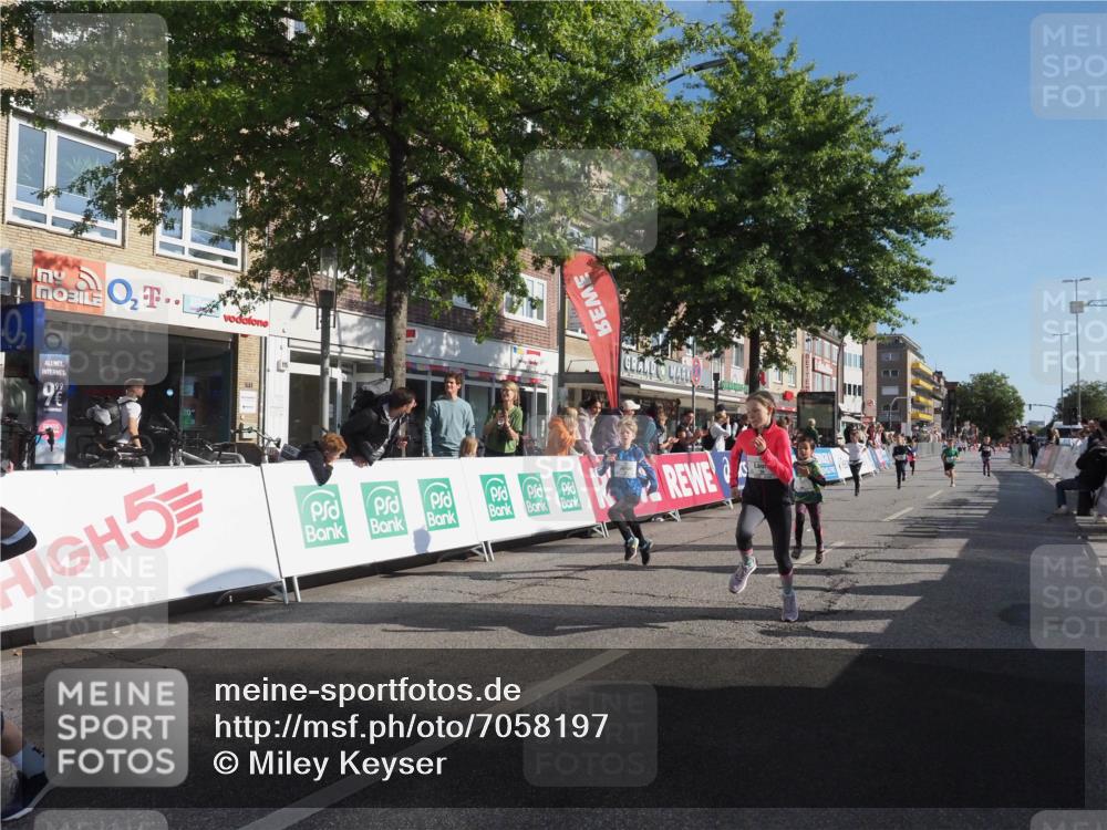 15.09.2024 - PSD Bank Halbmarathon Miley Keyser http://msf.ph/oto/7058197 15.09.2024 10:27:50 Ziel 27, 28, 37, 73, 77, 101, 103, 108, 125, 128, 138, 247, 249, 261, 296 meine-sportfotos.de