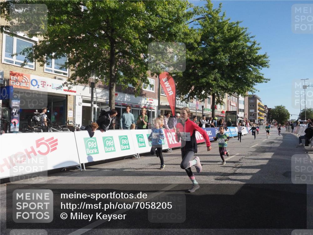15.09.2024 - PSD Bank Halbmarathon Miley Keyser http://msf.ph/oto/7058205 15.09.2024 10:27:51 Ziel 27, 28, 37, 43, 73, 77, 101, 103, 108, 125, 128, 138, 247, 249, 261, 296 meine-sportfotos.de