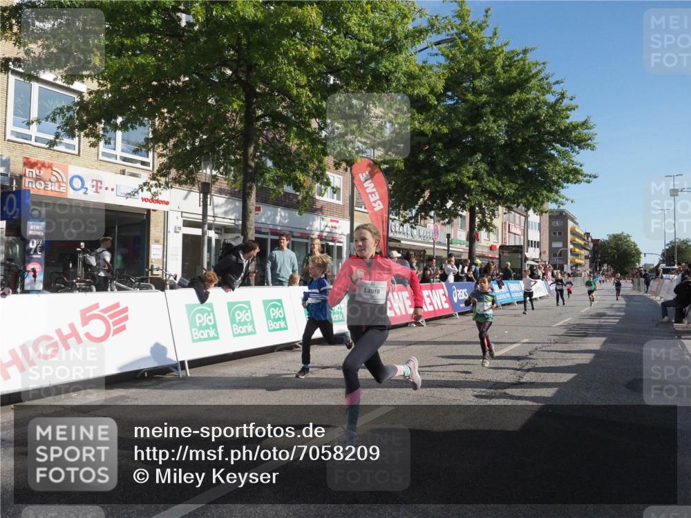 15.09.2024 - PSD Bank Halbmarathon Miley Keyser http://msf.ph/oto/7058209 15.09.2024 10:27:51 Ziel 27, 28, 37, 43, 73, 77, 101, 103, 108, 125, 128, 138, 247, 249, 261, 296 meine-sportfotos.de