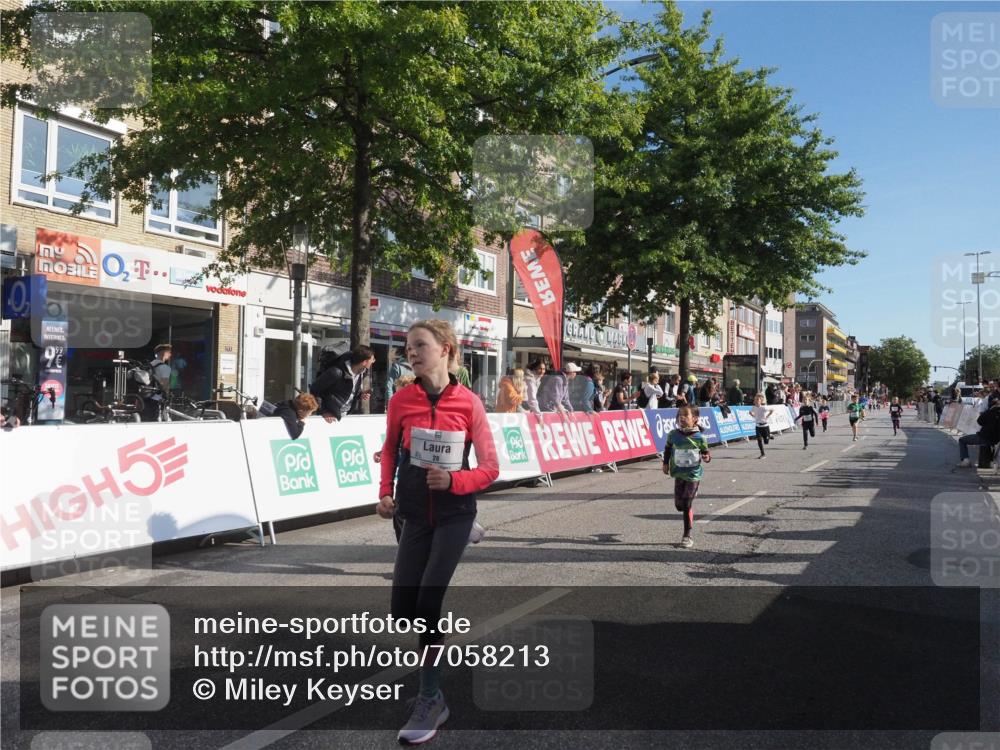 15.09.2024 - PSD Bank Halbmarathon Miley Keyser http://msf.ph/oto/7058213 15.09.2024 10:27:51 Ziel 27, 28, 37, 43, 73, 77, 101, 103, 108, 125, 128, 138, 247, 249, 261, 296 meine-sportfotos.de