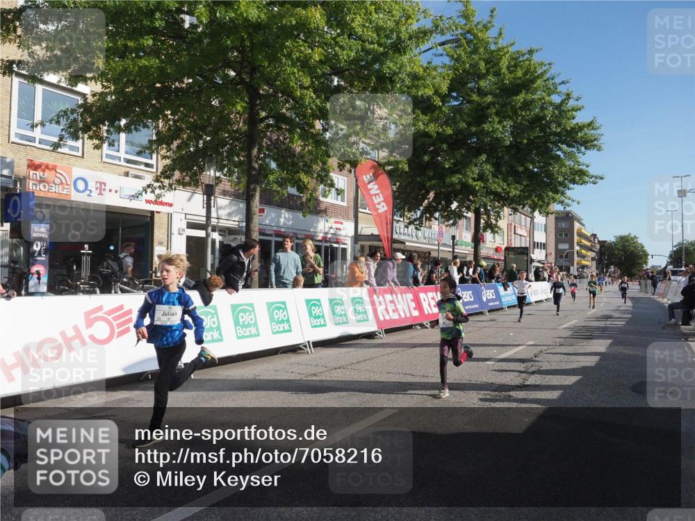 15.09.2024 - PSD Bank Halbmarathon Miley Keyser http://msf.ph/oto/7058216 15.09.2024 10:27:51 Ziel 27, 28, 37, 43, 73, 77, 101, 103, 108, 125, 128, 138, 247, 249, 261, 296 meine-sportfotos.de