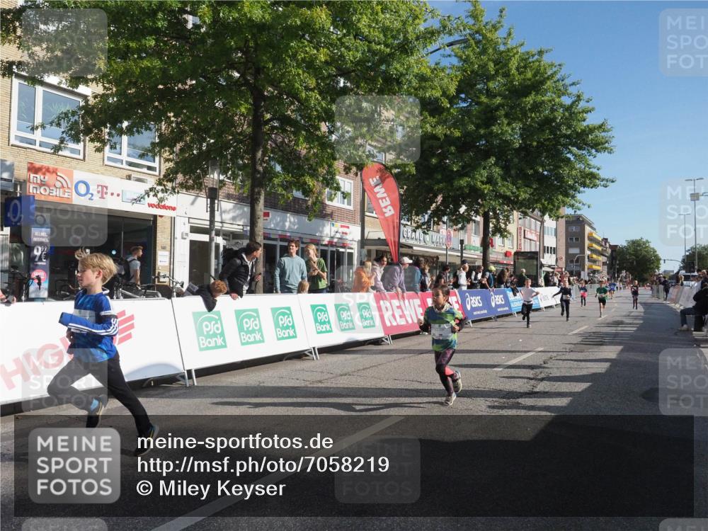 15.09.2024 - PSD Bank Halbmarathon Miley Keyser http://msf.ph/oto/7058219 15.09.2024 10:27:51 Ziel 27, 28, 37, 43, 73, 77, 101, 103, 108, 125, 128, 138, 247, 249, 261, 296 meine-sportfotos.de