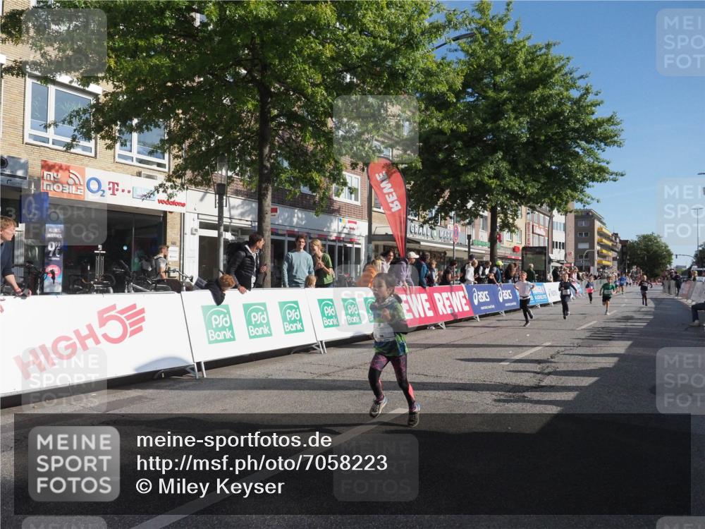 15.09.2024 - PSD Bank Halbmarathon Miley Keyser http://msf.ph/oto/7058223 15.09.2024 10:27:52 Ziel 27, 28, 37, 43, 73, 77, 101, 103, 108, 128, 138, 230, 247, 249, 261, 296 meine-sportfotos.de
