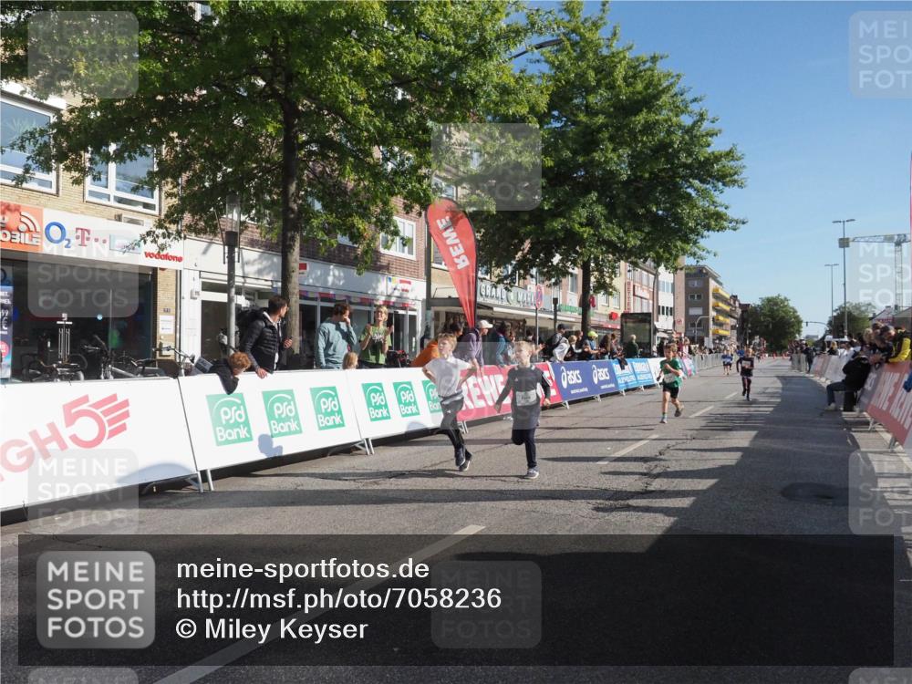 15.09.2024 - PSD Bank Halbmarathon Miley Keyser http://msf.ph/oto/7058236 15.09.2024 10:27:54 Ziel 14, 27, 28, 37, 43, 73, 77, 101, 103, 108, 128, 138, 230, 247, 249, 261, 296 meine-sportfotos.de