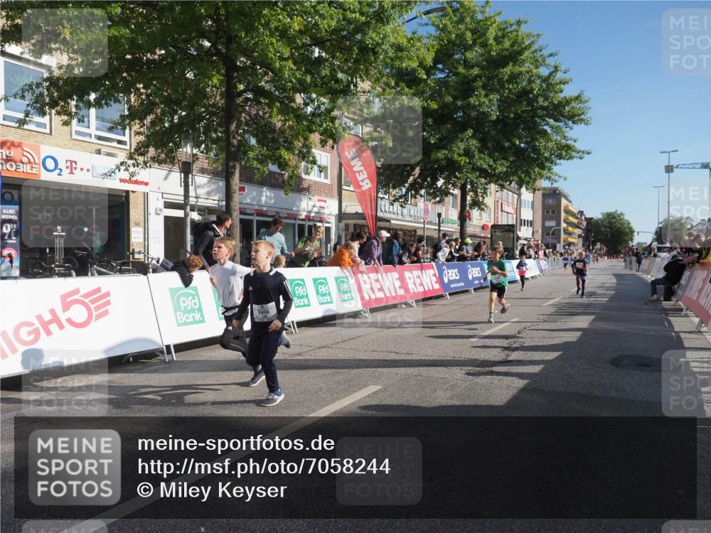 15.09.2024 - PSD Bank Halbmarathon Miley Keyser http://msf.ph/oto/7058244 15.09.2024 10:27:54 Ziel 14, 27, 28, 37, 43, 73, 77, 101, 103, 108, 128, 138, 230, 247, 249, 261, 296 meine-sportfotos.de