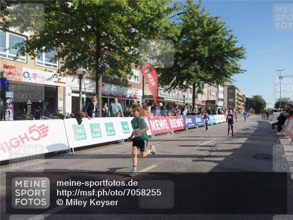 15.09.2024 - PSD Bank Halbmarathon Miley Keyser http://msf.ph/oto/7058255 15.09.2024 10:27:56 Ziel 14, 27, 28, 43, 73, 77, 94, 108, 128, 138, 230, 247, 249, 261, 262, 293, 296 meine-sportfotos.de