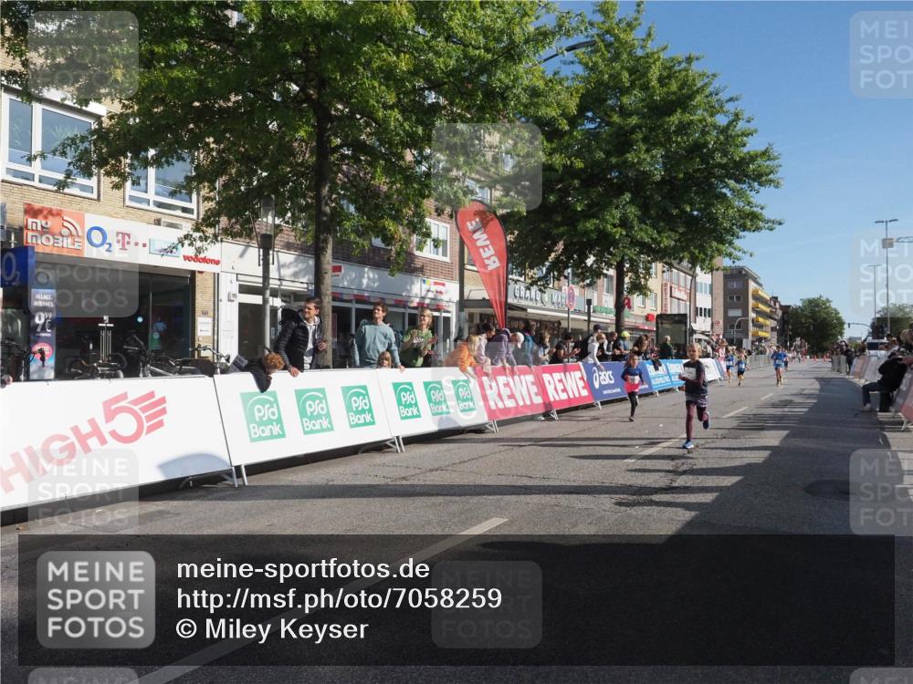15.09.2024 - PSD Bank Halbmarathon Miley Keyser http://msf.ph/oto/7058259 15.09.2024 10:27:56 Ziel 14, 27, 28, 43, 73, 77, 94, 108, 128, 138, 230, 247, 249, 261, 262, 293, 296 meine-sportfotos.de