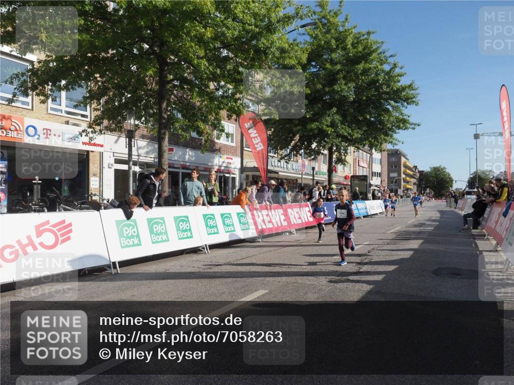 15.09.2024 - PSD Bank Halbmarathon Miley Keyser http://msf.ph/oto/7058263 15.09.2024 10:27:57 Ziel 14, 27, 28, 43, 73, 77, 94, 108, 128, 138, 230, 247, 249, 261, 262, 293, 296 meine-sportfotos.de