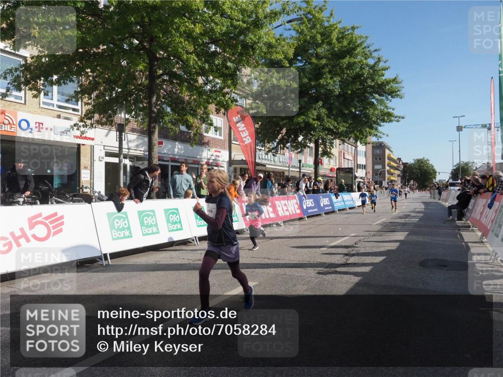 15.09.2024 - PSD Bank Halbmarathon Miley Keyser http://msf.ph/oto/7058284 15.09.2024 10:27:58 Ziel 14, 27, 43, 77, 94, 108, 128, 138, 161, 230, 247, 249, 261, 262, 293, 296 meine-sportfotos.de
