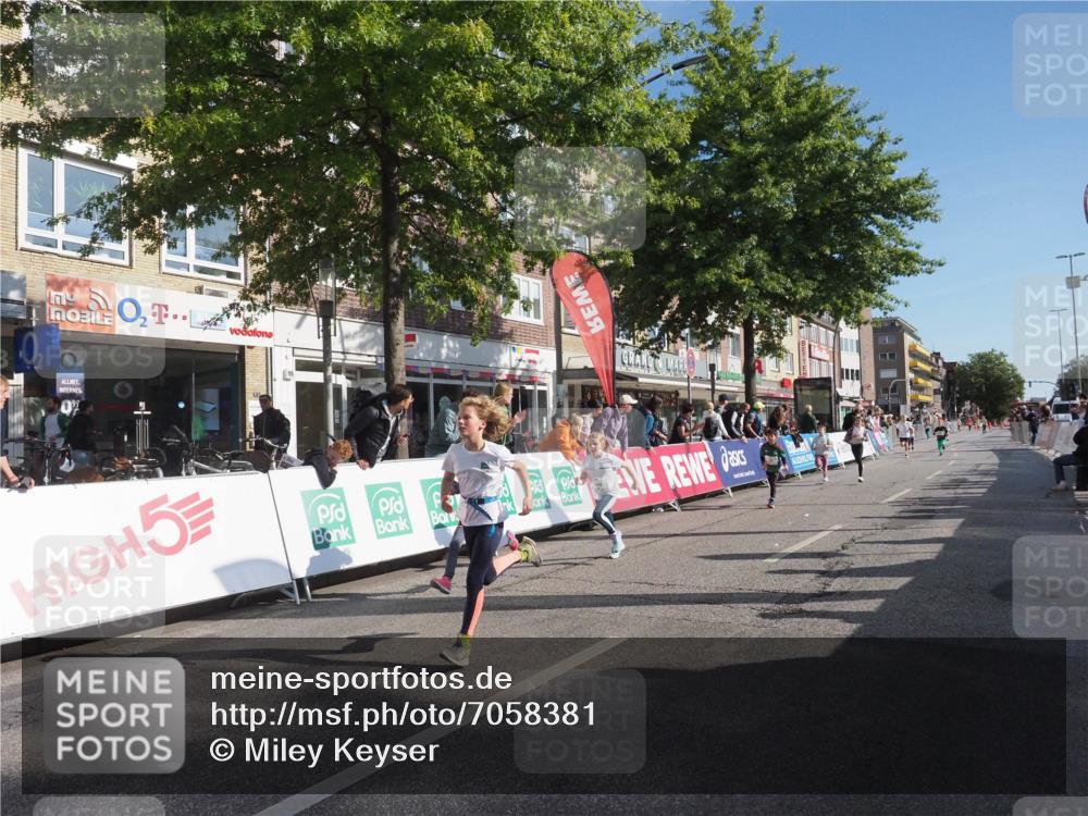 15.09.2024 - PSD Bank Halbmarathon Miley Keyser http://msf.ph/oto/7058381 15.09.2024 10:28:09 Ziel 14, 43, 77, 84, 94, 132, 135, 161, 166, 208, 217, 230, 247, 258, 261, 262, 293 meine-sportfotos.de