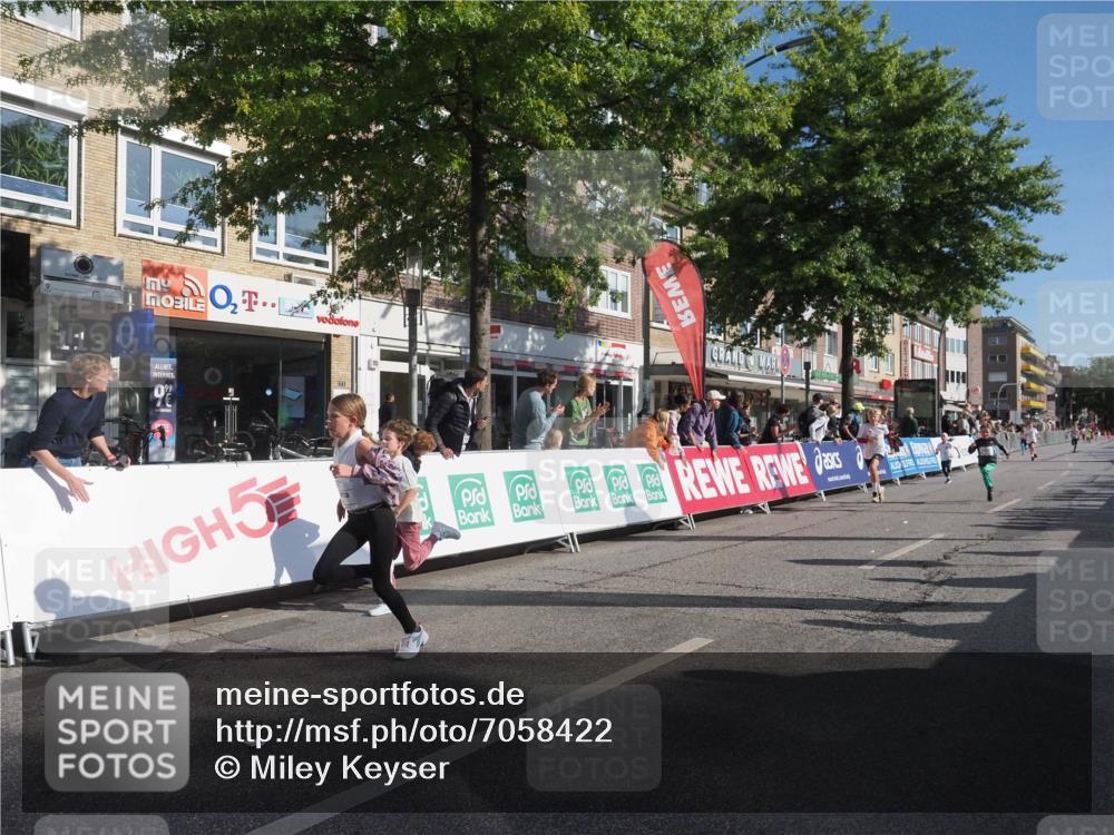 15.09.2024 - PSD Bank Halbmarathon Miley Keyser http://msf.ph/oto/7058422 15.09.2024 10:28:12 Ziel 14, 43, 84, 94, 132, 135, 149, 161, 166, 208, 217, 230, 258, 262, 285, 293 meine-sportfotos.de