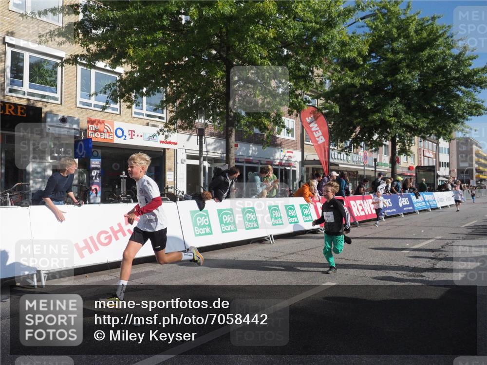 15.09.2024 - PSD Bank Halbmarathon Miley Keyser http://msf.ph/oto/7058442 15.09.2024 10:28:14 Ziel 14, 84, 89, 94, 132, 135, 149, 161, 166, 208, 217, 230, 258, 262, 285, 293 meine-sportfotos.de