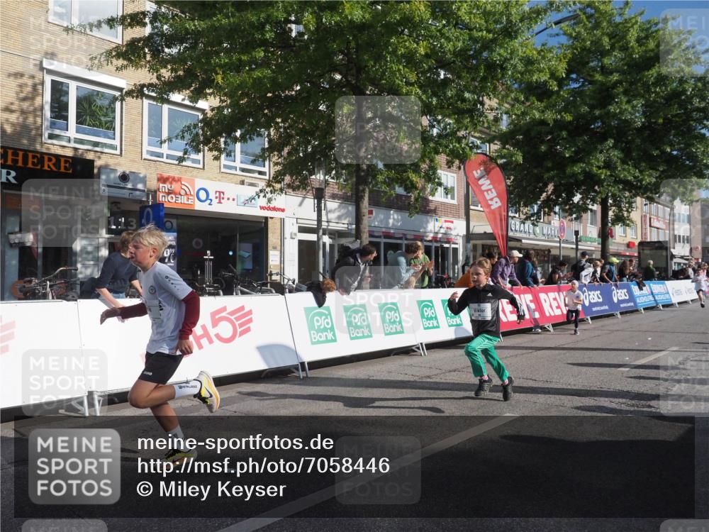 15.09.2024 - PSD Bank Halbmarathon Miley Keyser http://msf.ph/oto/7058446 15.09.2024 10:28:14 Ziel 14, 84, 89, 94, 132, 135, 149, 161, 166, 208, 217, 230, 258, 262, 285, 293 meine-sportfotos.de