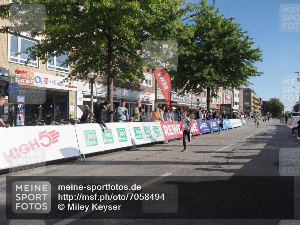 15.09.2024 - PSD Bank Halbmarathon Miley Keyser http://msf.ph/oto/7058494 15.09.2024 10:28:19 Ziel 45, 84, 89, 92, 132, 135, 149, 161, 166, 183, 208, 217, 258, 285 meine-sportfotos.de