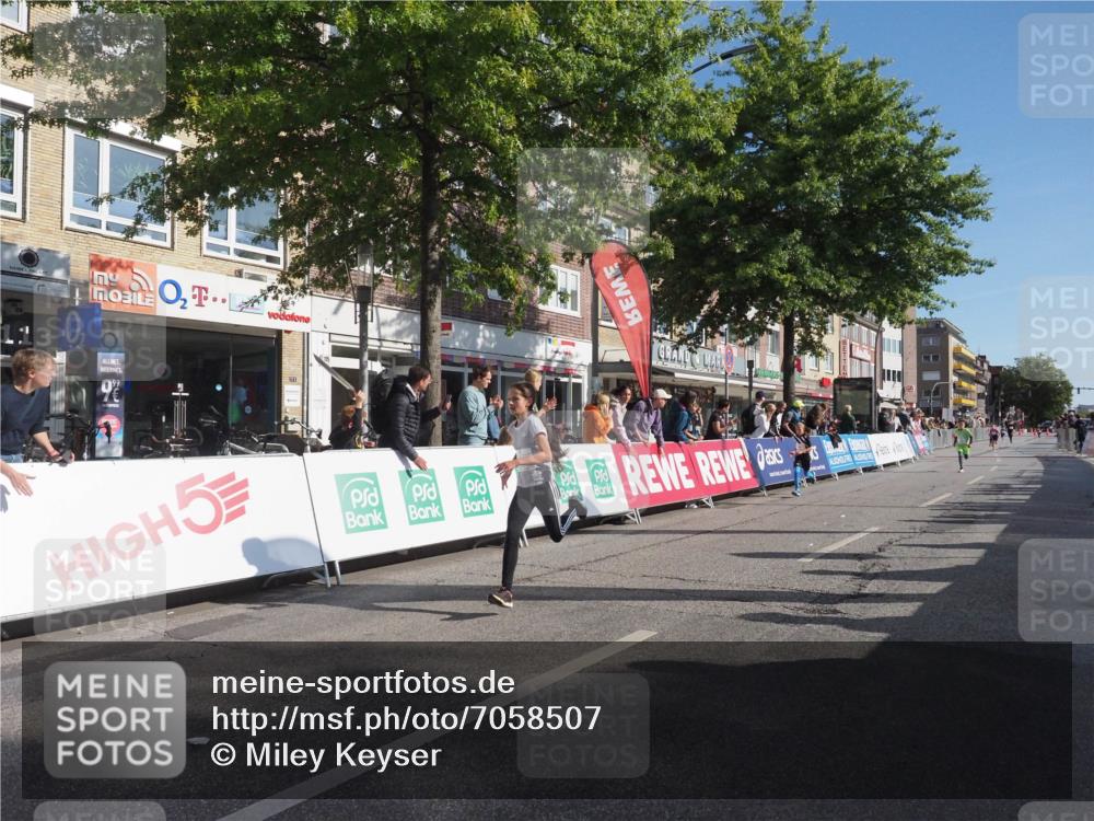 15.09.2024 - PSD Bank Halbmarathon Miley Keyser http://msf.ph/oto/7058507 15.09.2024 10:28:20 Ziel 45, 84, 89, 92, 132, 135, 149, 161, 166, 183, 208, 217, 243, 258, 285 meine-sportfotos.de