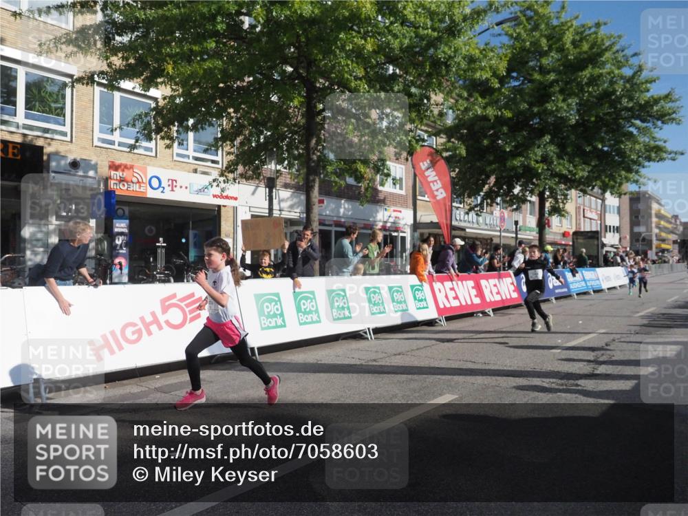 15.09.2024 - PSD Bank Halbmarathon Miley Keyser http://msf.ph/oto/7058603 15.09.2024 10:28:31 Ziel 26, 45, 89, 92, 149, 162, 183, 184, 192, 243, 273, 285, 305 meine-sportfotos.de