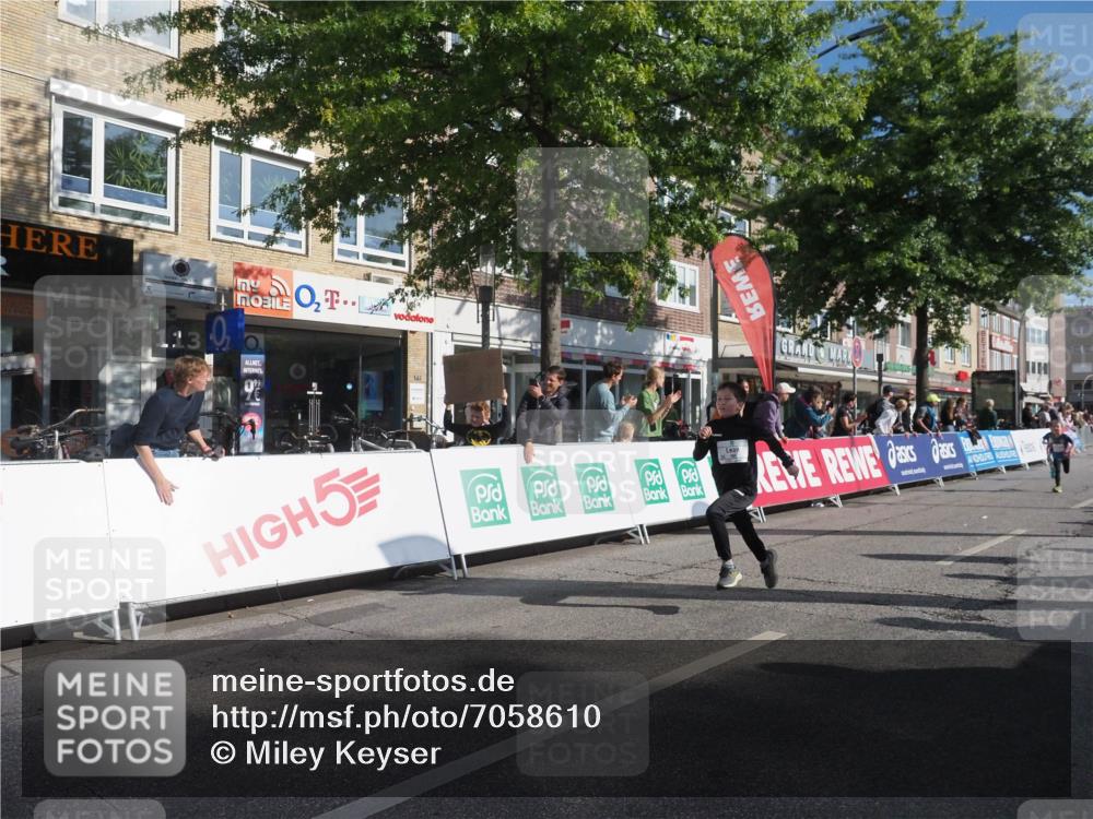 15.09.2024 - PSD Bank Halbmarathon Miley Keyser http://msf.ph/oto/7058610 15.09.2024 10:28:31 Ziel 26, 45, 89, 92, 149, 162, 183, 184, 192, 243, 273, 285, 305 meine-sportfotos.de