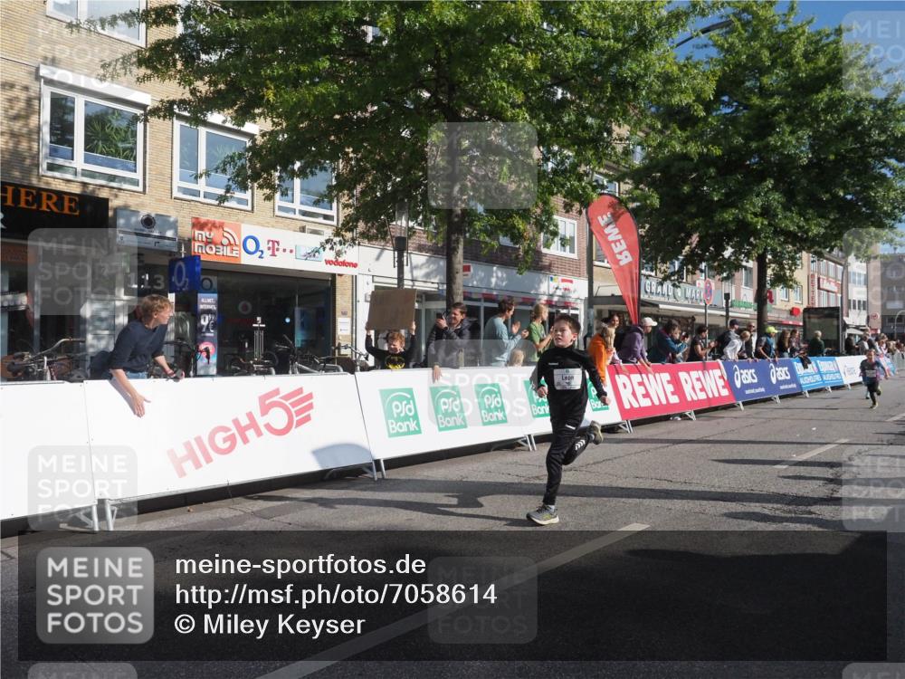 15.09.2024 - PSD Bank Halbmarathon Miley Keyser http://msf.ph/oto/7058614 15.09.2024 10:28:31 Ziel 26, 45, 89, 92, 149, 162, 183, 184, 192, 243, 273, 285, 305 meine-sportfotos.de
