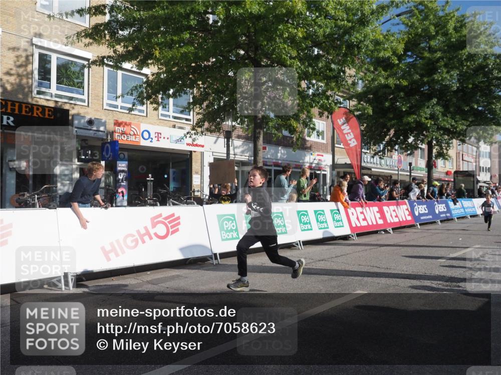 15.09.2024 - PSD Bank Halbmarathon Miley Keyser http://msf.ph/oto/7058623 15.09.2024 10:28:32 Ziel 26, 45, 89, 92, 149, 162, 183, 184, 192, 243, 273, 285, 305 meine-sportfotos.de