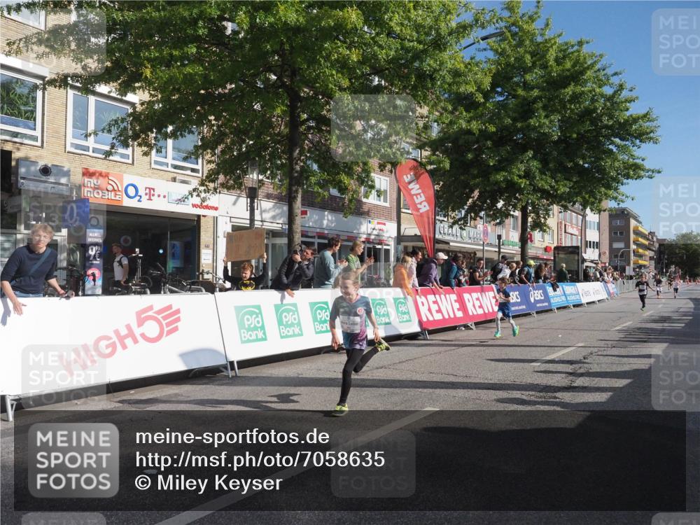 15.09.2024 - PSD Bank Halbmarathon Miley Keyser http://msf.ph/oto/7058635 15.09.2024 10:28:34 Ziel 26, 45, 89, 92, 162, 183, 184, 192, 205, 243, 273, 285, 305 meine-sportfotos.de