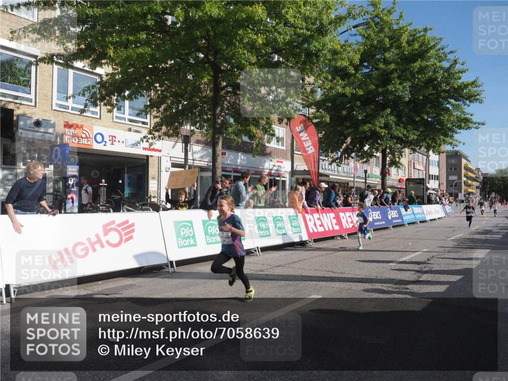 15.09.2024 - PSD Bank Halbmarathon Miley Keyser http://msf.ph/oto/7058639 15.09.2024 10:28:34 Ziel 26, 45, 89, 92, 162, 183, 184, 192, 205, 243, 273, 285, 305 meine-sportfotos.de