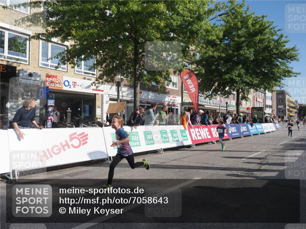 15.09.2024 - PSD Bank Halbmarathon Miley Keyser http://msf.ph/oto/7058643 15.09.2024 10:28:34 Ziel 26, 45, 89, 92, 162, 183, 184, 192, 205, 243, 273, 285, 305 meine-sportfotos.de