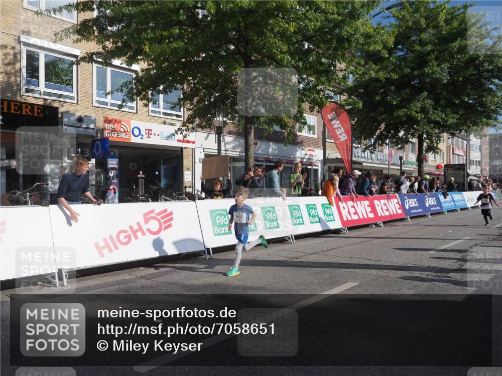 15.09.2024 - PSD Bank Halbmarathon Miley Keyser http://msf.ph/oto/7058651 15.09.2024 10:28:36 Ziel 26, 45, 89, 92, 130, 162, 183, 184, 192, 205, 235, 243, 273, 305 meine-sportfotos.de