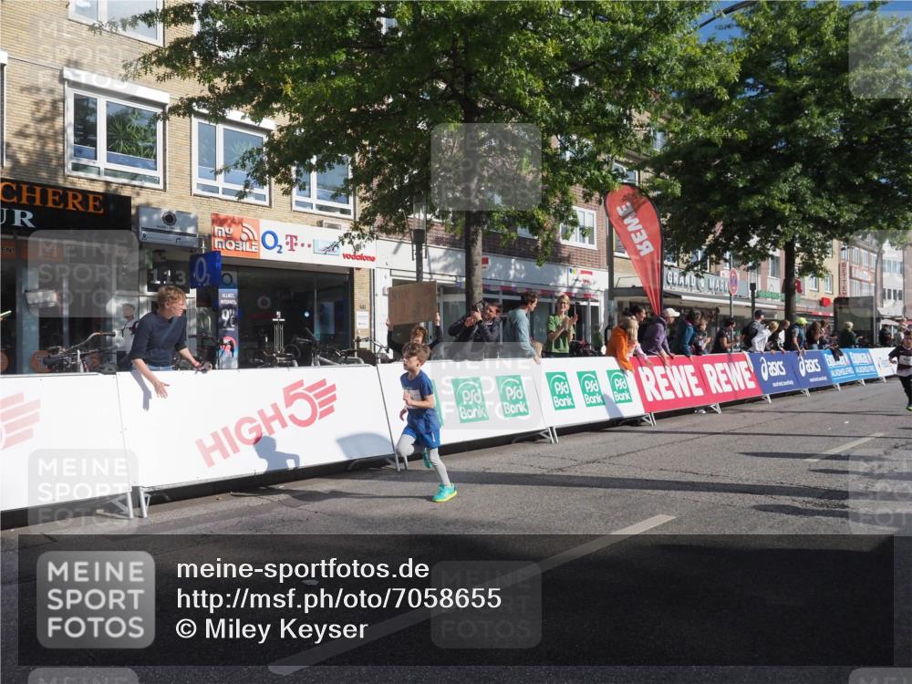 15.09.2024 - PSD Bank Halbmarathon Miley Keyser http://msf.ph/oto/7058655 15.09.2024 10:28:36 Ziel 26, 45, 89, 92, 130, 162, 183, 184, 192, 205, 235, 243, 273, 305 meine-sportfotos.de