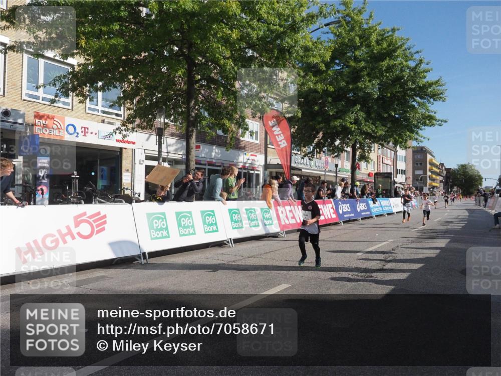 15.09.2024 - PSD Bank Halbmarathon Miley Keyser http://msf.ph/oto/7058671 15.09.2024 10:28:38 Ziel 26, 45, 92, 130, 162, 183, 184, 192, 205, 235, 243, 273, 305 meine-sportfotos.de