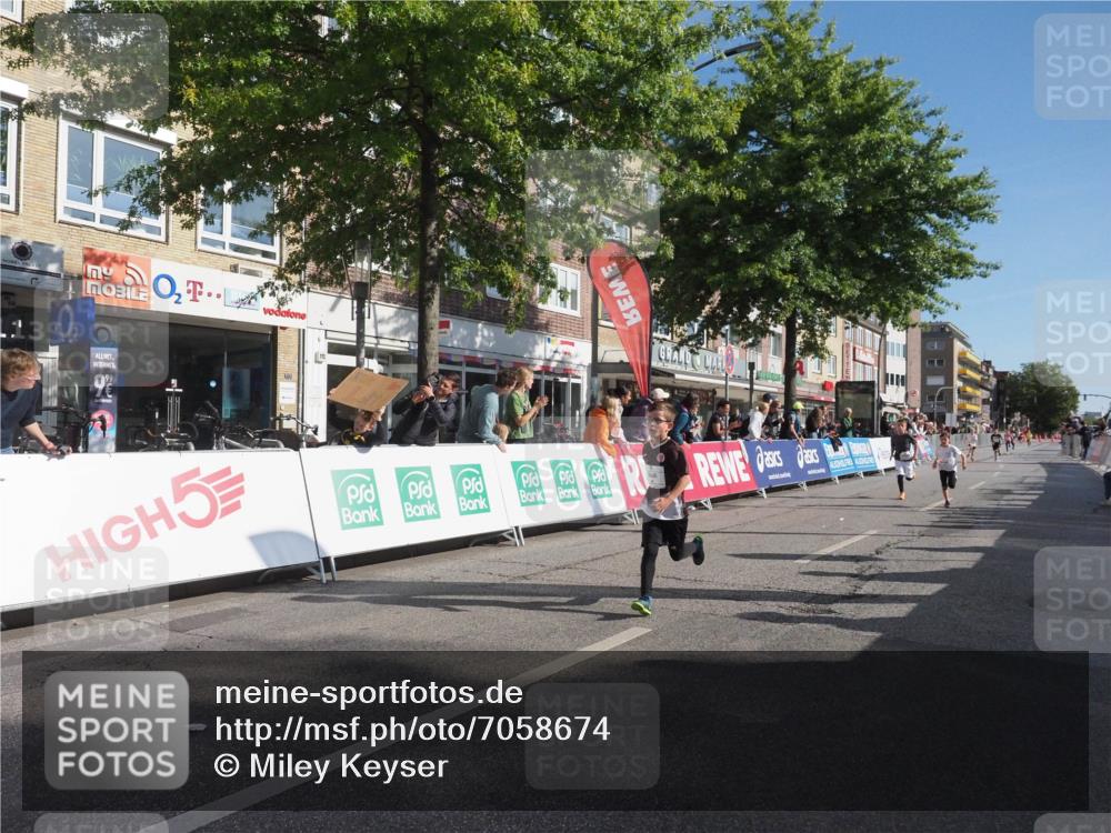 15.09.2024 - PSD Bank Halbmarathon Miley Keyser http://msf.ph/oto/7058674 15.09.2024 10:28:38 Ziel 26, 45, 92, 130, 162, 183, 184, 192, 205, 235, 243, 273, 305 meine-sportfotos.de