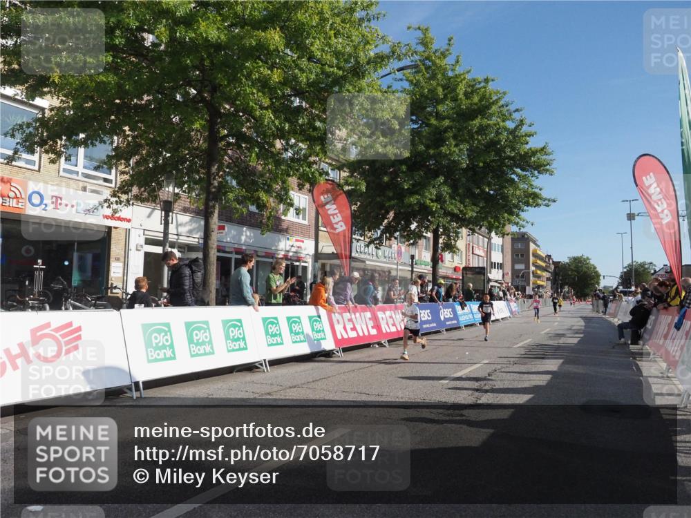 15.09.2024 - PSD Bank Halbmarathon Miley Keyser http://msf.ph/oto/7058717 15.09.2024 10:28:43 Ziel 26, 130, 140, 162, 184, 192, 205, 235, 273, 305 meine-sportfotos.de