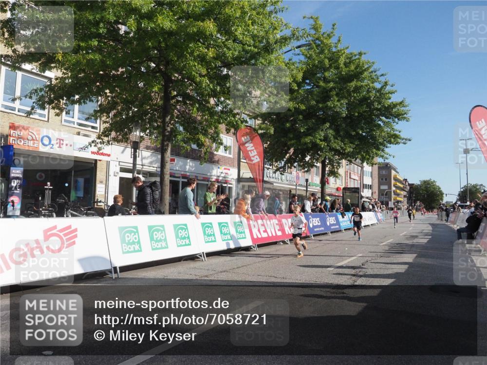 15.09.2024 - PSD Bank Halbmarathon Miley Keyser http://msf.ph/oto/7058721 15.09.2024 10:28:43 Ziel 26, 130, 140, 162, 184, 192, 205, 235, 273, 305 meine-sportfotos.de