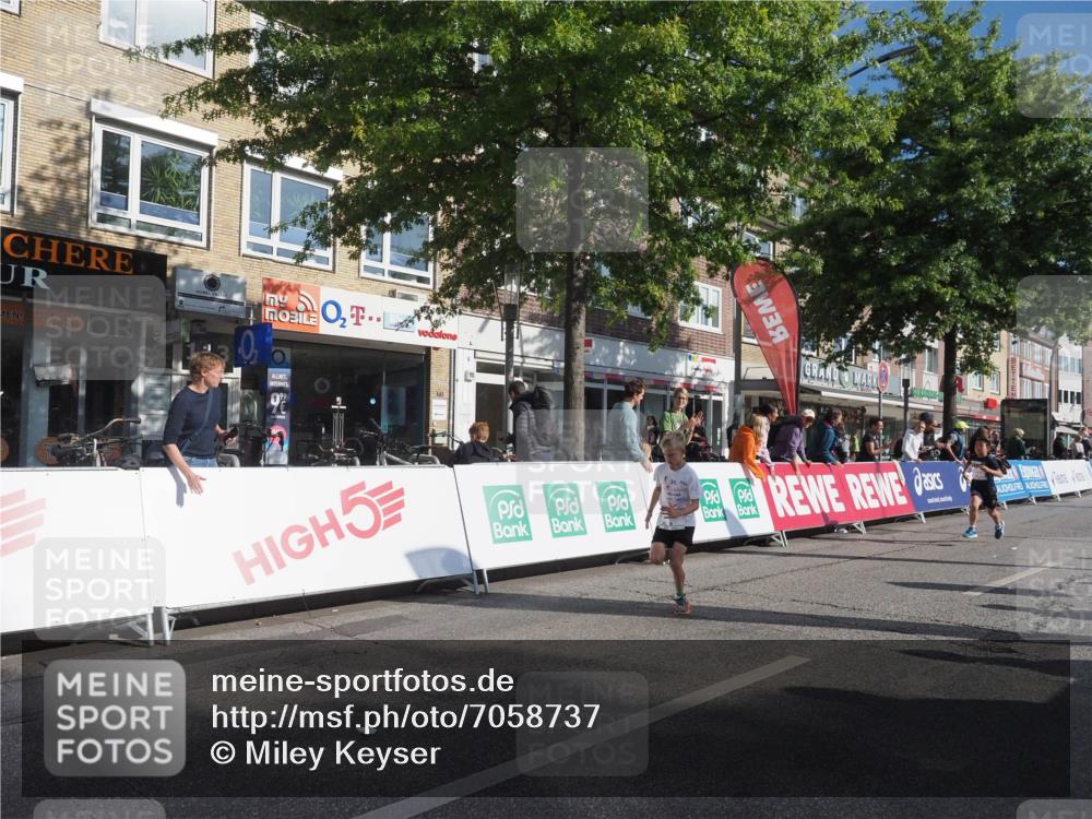 15.09.2024 - PSD Bank Halbmarathon Miley Keyser http://msf.ph/oto/7058737 15.09.2024 10:28:44 Ziel 26, 130, 140, 162, 184, 192, 205, 235, 273, 305 meine-sportfotos.de