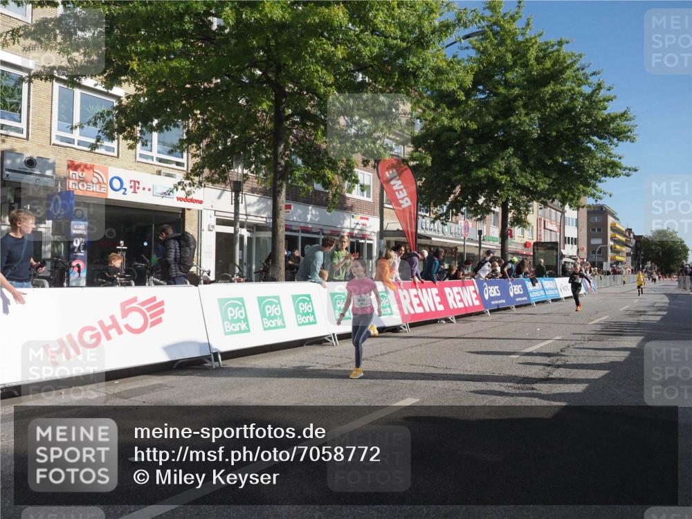 15.09.2024 - PSD Bank Halbmarathon Miley Keyser http://msf.ph/oto/7058772 15.09.2024 10:28:48 Ziel 26, 130, 140, 162, 205, 222, 235, 273, 305 meine-sportfotos.de