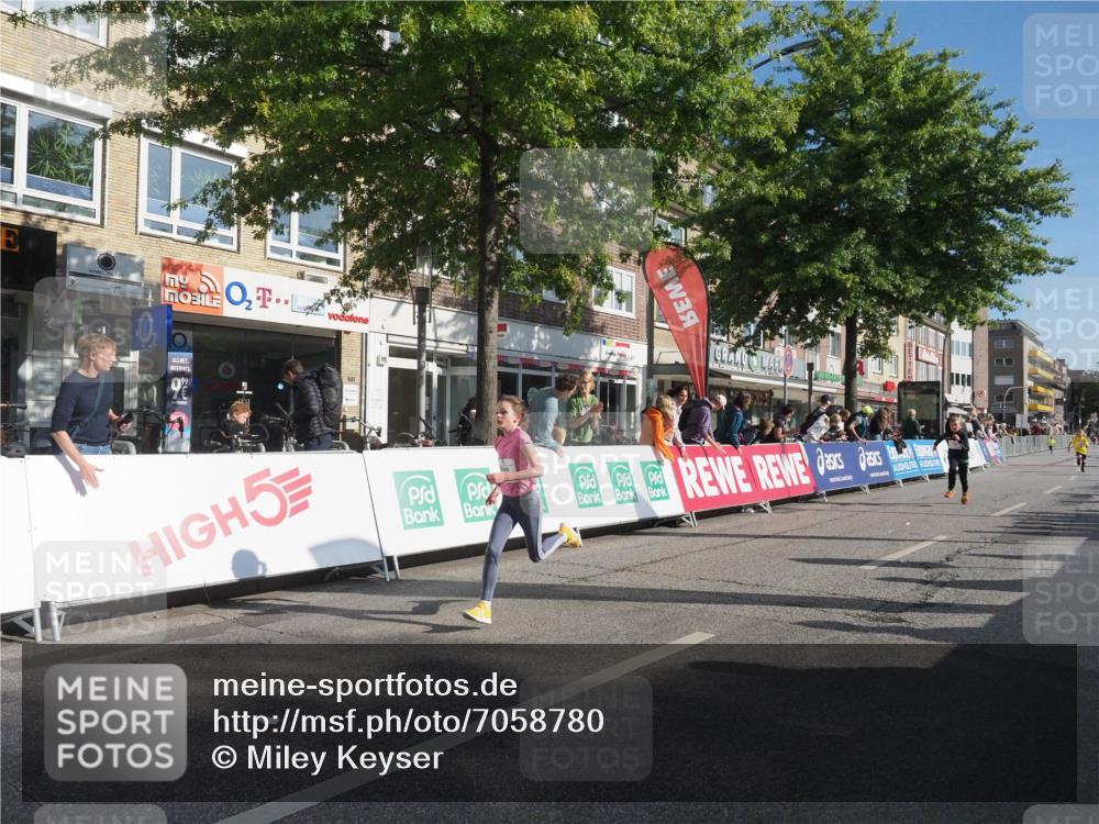 15.09.2024 - PSD Bank Halbmarathon Miley Keyser http://msf.ph/oto/7058780 15.09.2024 10:28:48 Ziel 26, 130, 140, 162, 205, 222, 235, 273, 305 meine-sportfotos.de