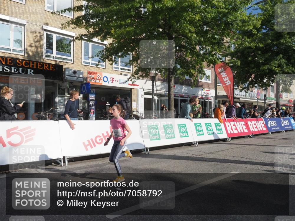 15.09.2024 - PSD Bank Halbmarathon Miley Keyser http://msf.ph/oto/7058792 15.09.2024 10:28:48 Ziel 26, 130, 140, 162, 205, 222, 235, 273, 305 meine-sportfotos.de