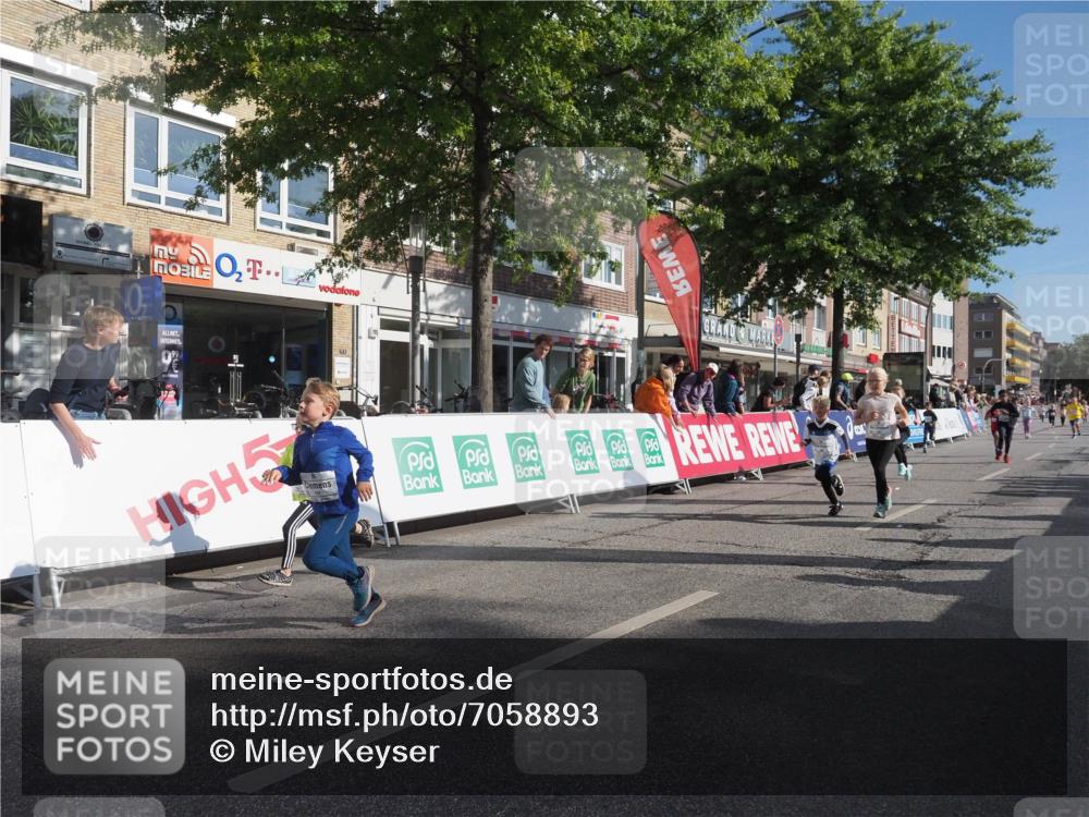 15.09.2024 - PSD Bank Halbmarathon Miley Keyser http://msf.ph/oto/7058893 15.09.2024 10:29:03 Ziel 5, 106, 107, 137, 150, 154, 170, 179, 189, 222, 231, 271, 288, 292, 297 meine-sportfotos.de