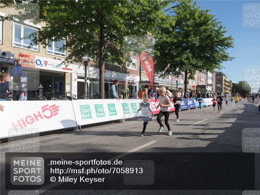 15.09.2024 - PSD Bank Halbmarathon Miley Keyser http://msf.ph/oto/7058913 15.09.2024 10:29:04 Ziel 5, 106, 107, 137, 150, 154, 170, 179, 189, 222, 231, 271, 288, 292, 297 meine-sportfotos.de