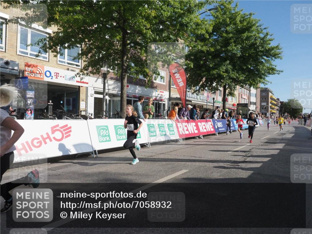 15.09.2024 - PSD Bank Halbmarathon Miley Keyser http://msf.ph/oto/7058932 15.09.2024 10:29:05 Ziel 5, 106, 107, 137, 150, 154, 170, 179, 189, 222, 231, 244, 271, 288, 292, 297 meine-sportfotos.de