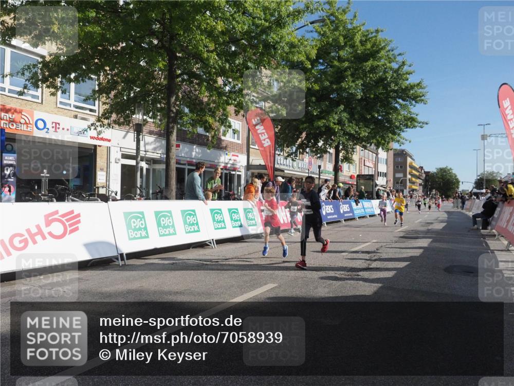 15.09.2024 - PSD Bank Halbmarathon Miley Keyser http://msf.ph/oto/7058939 15.09.2024 10:29:06 Ziel 5, 47, 106, 107, 137, 150, 154, 170, 179, 189, 222, 231, 244, 271, 288, 292, 297 meine-sportfotos.de