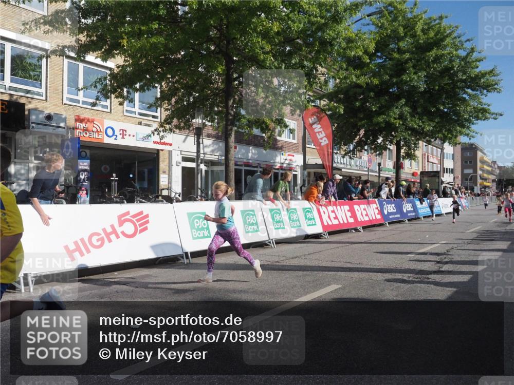15.09.2024 - PSD Bank Halbmarathon Miley Keyser http://msf.ph/oto/7058997 15.09.2024 10:29:09 Ziel 5, 12, 47, 70, 106, 107, 137, 150, 154, 170, 179, 180, 189, 222, 231, 244, 271, 288, 292, 297 meine-sportfotos.de