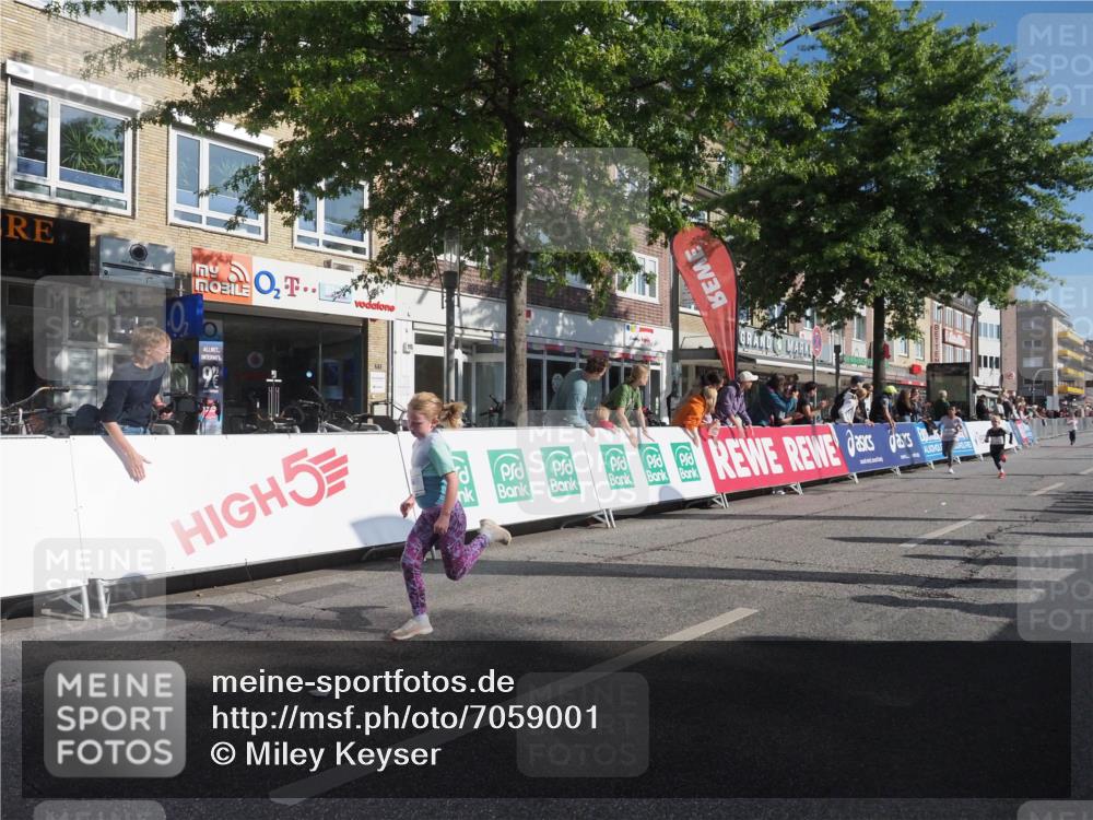 15.09.2024 - PSD Bank Halbmarathon Miley Keyser http://msf.ph/oto/7059001 15.09.2024 10:29:09 Ziel 5, 12, 47, 70, 106, 107, 137, 150, 154, 170, 179, 180, 189, 222, 231, 244, 271, 288, 292, 297 meine-sportfotos.de