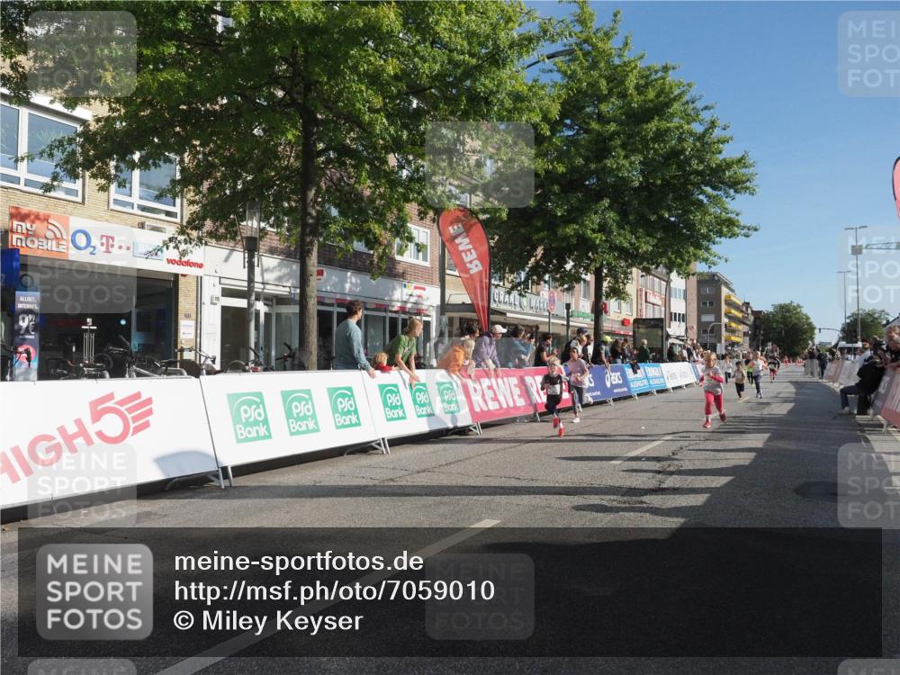 15.09.2024 - PSD Bank Halbmarathon Miley Keyser http://msf.ph/oto/7059010 15.09.2024 10:29:11 Ziel 5, 12, 47, 70, 106, 107, 137, 150, 154, 170, 179, 180, 189, 231, 244, 254, 271, 288, 292, 297 meine-sportfotos.de