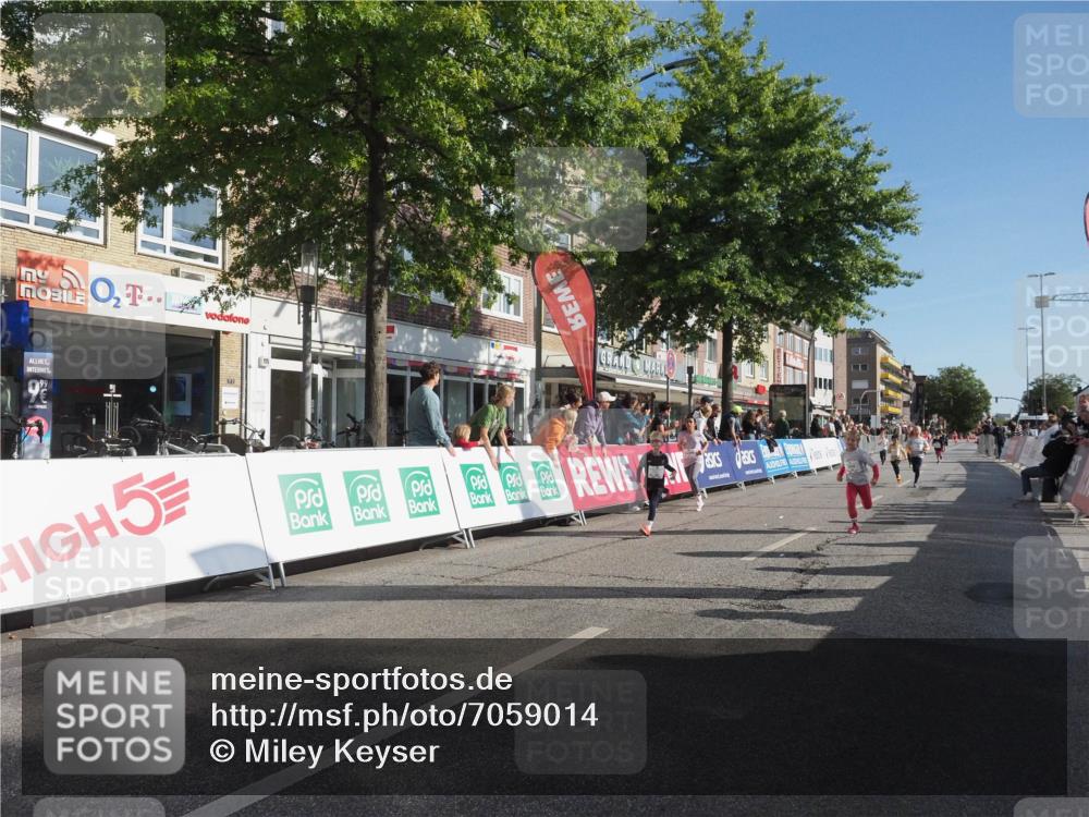 15.09.2024 - PSD Bank Halbmarathon Miley Keyser http://msf.ph/oto/7059014 15.09.2024 10:29:11 Ziel 5, 12, 47, 70, 106, 107, 137, 150, 154, 170, 179, 180, 189, 231, 244, 254, 271, 288, 292, 297 meine-sportfotos.de